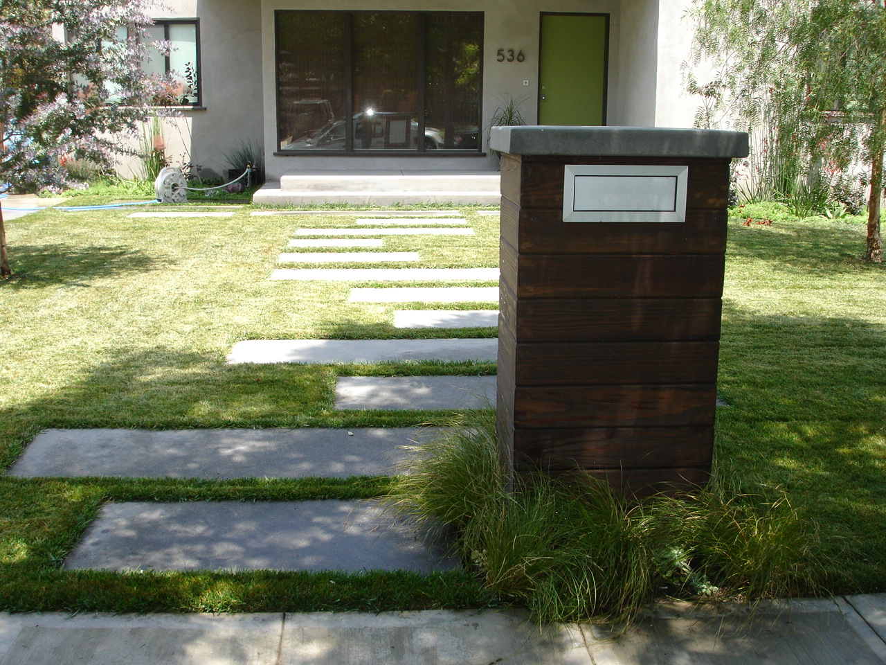 https://atmospherelandscapes.com/wp-content/uploads/2015/05/BURBANK-CIP-Concrete-Pavers-3.jpg
