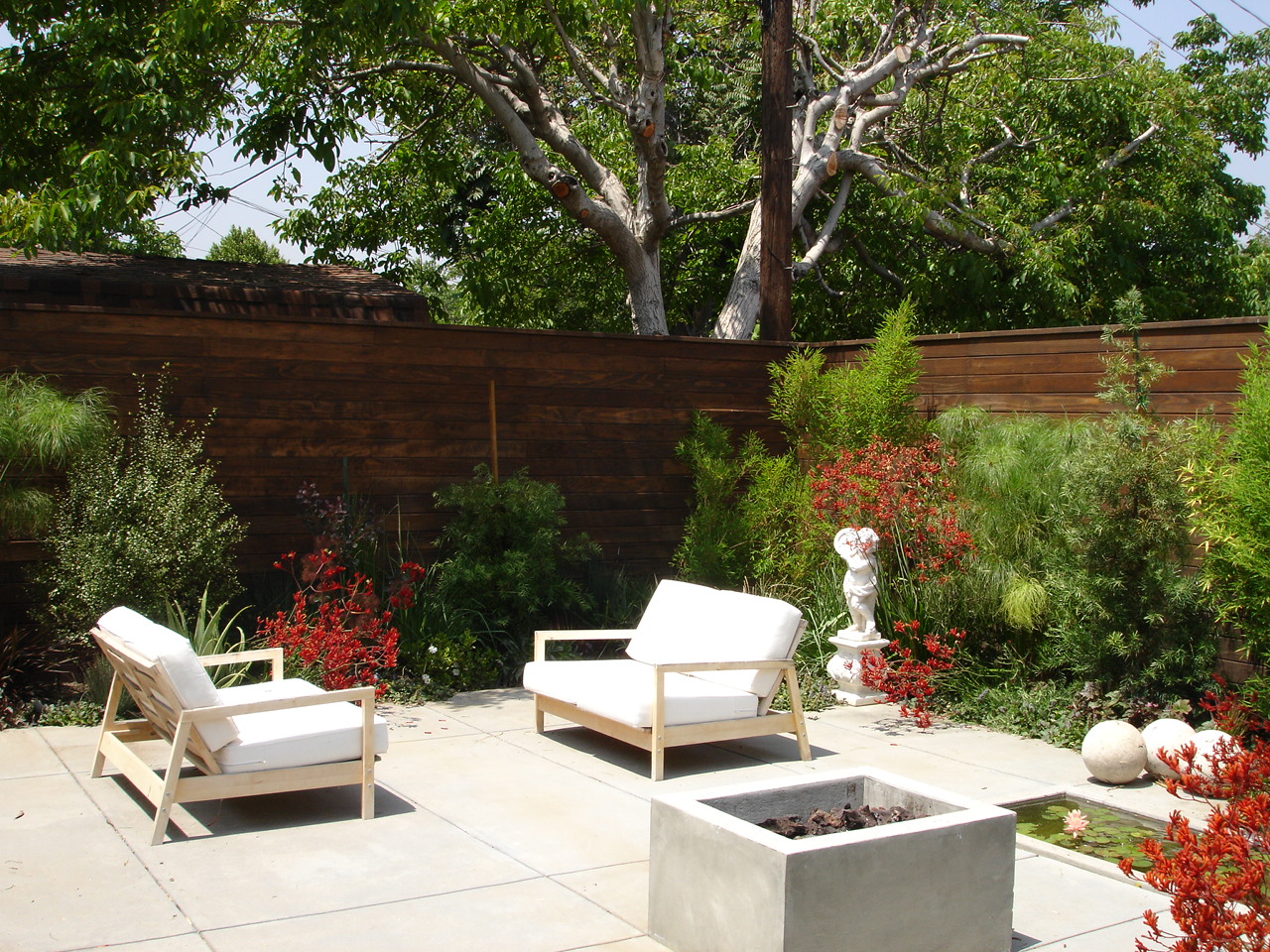 https://atmospherelandscapes.com/wp-content/uploads/2015/05/BURBANK-Contemporary-Oasis.jpg