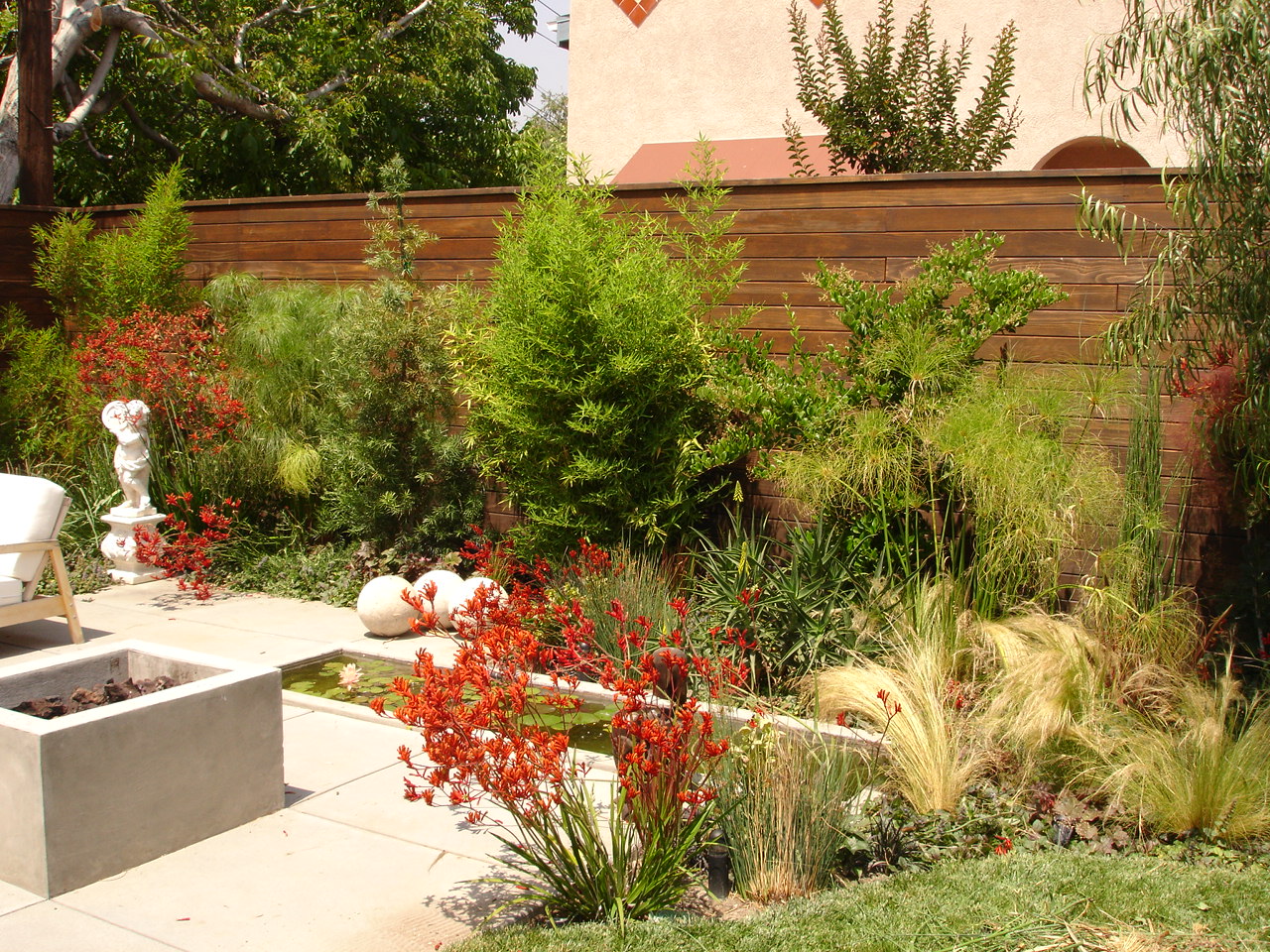 https://atmospherelandscapes.com/wp-content/uploads/2015/05/BURBANK-DSC05653.jpg