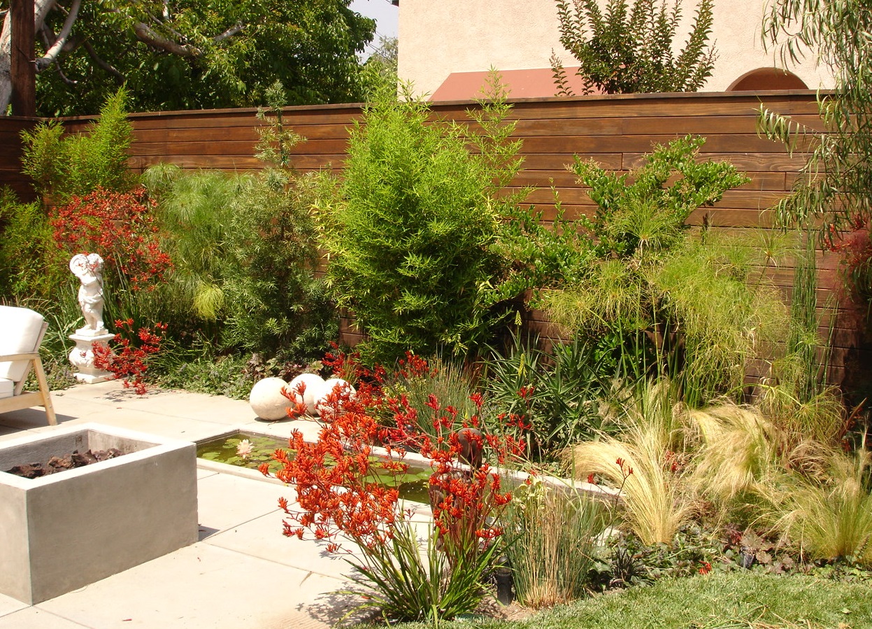 https://atmospherelandscapes.com/wp-content/uploads/2015/05/BURBANK-DSC056531.jpg