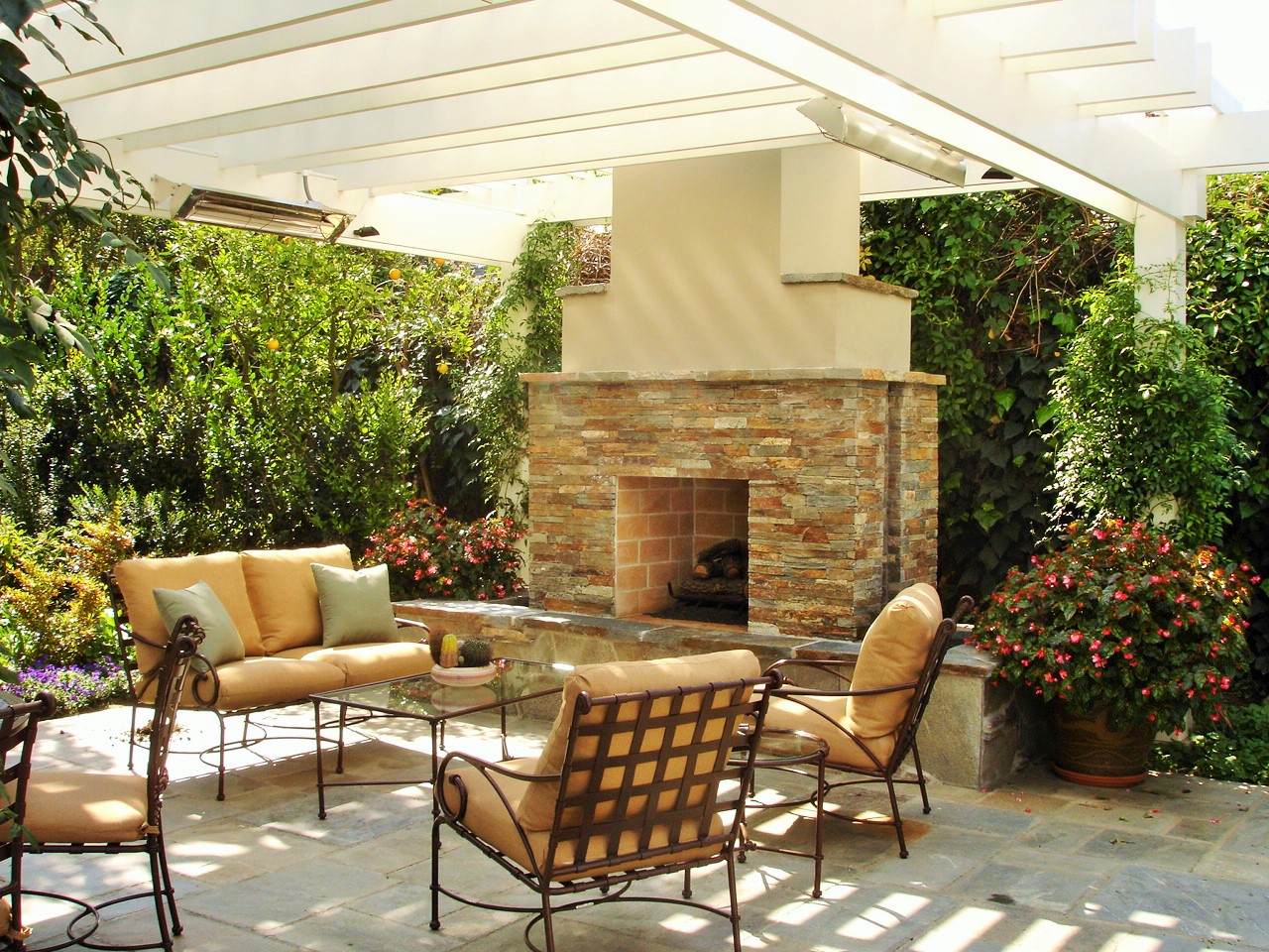 https://atmospherelandscapes.com/wp-content/uploads/2015/05/Fireplace-2-2.jpg