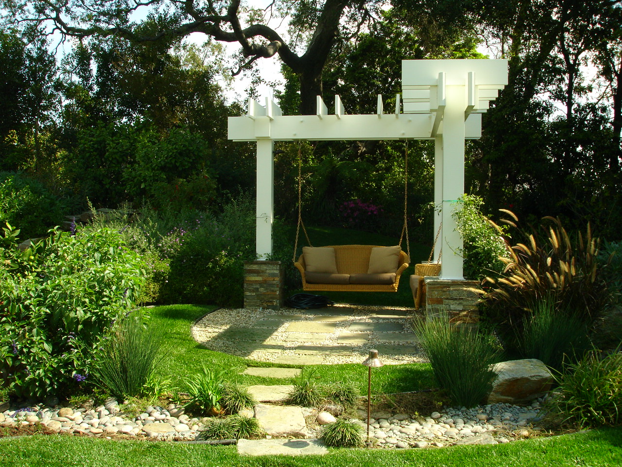 https://atmospherelandscapes.com/wp-content/uploads/2015/05/Garden-Path.jpg