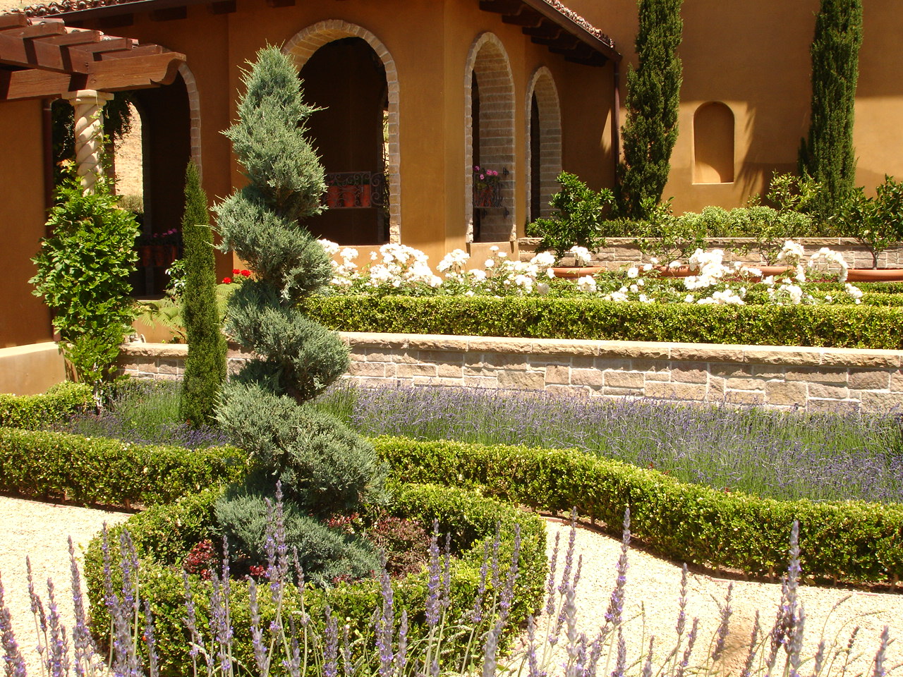 https://atmospherelandscapes.com/wp-content/uploads/2016/01/Formal-Garden-1.jpg