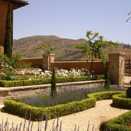 https://atmospherelandscapes.com/wp-content/uploads/2016/01/Formal-Garden-3-540x540.jpg