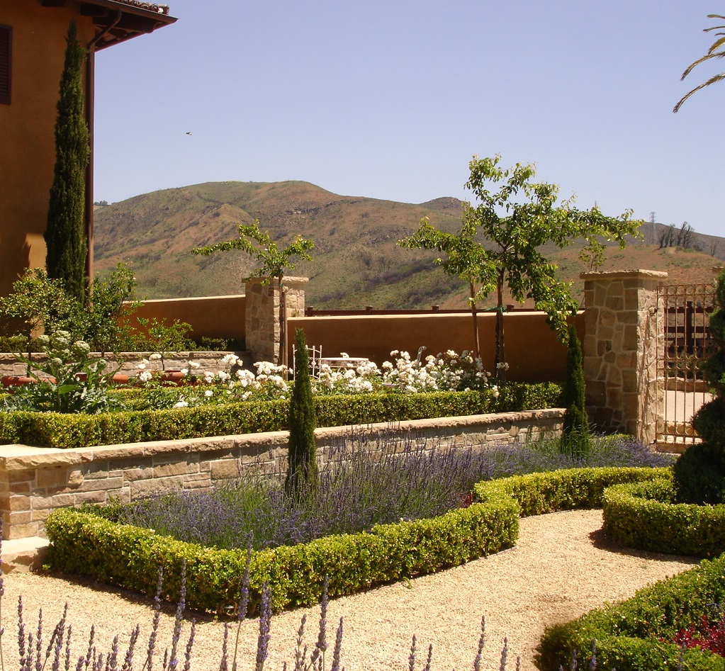 https://atmospherelandscapes.com/wp-content/uploads/2016/01/Formal-Garden-3.jpg