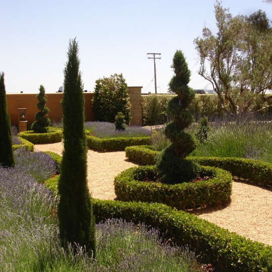 https://atmospherelandscapes.com/wp-content/uploads/2016/01/Formal-Garden-4-540x540.jpg