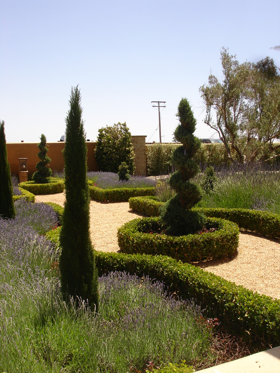https://atmospherelandscapes.com/wp-content/uploads/2016/01/Formal-Garden-4.jpg