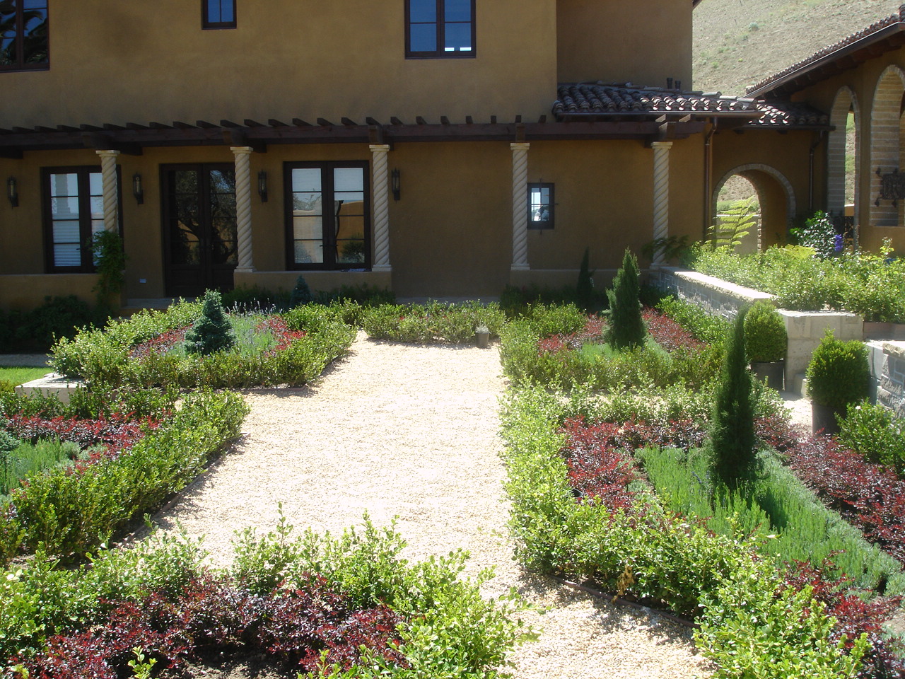 https://atmospherelandscapes.com/wp-content/uploads/2016/01/Formal-Garden.jpg