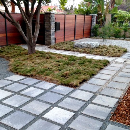 https://atmospherelandscapes.com/wp-content/uploads/2017/02/FRONT-YARD-INTERIOR-001-540x540.jpg